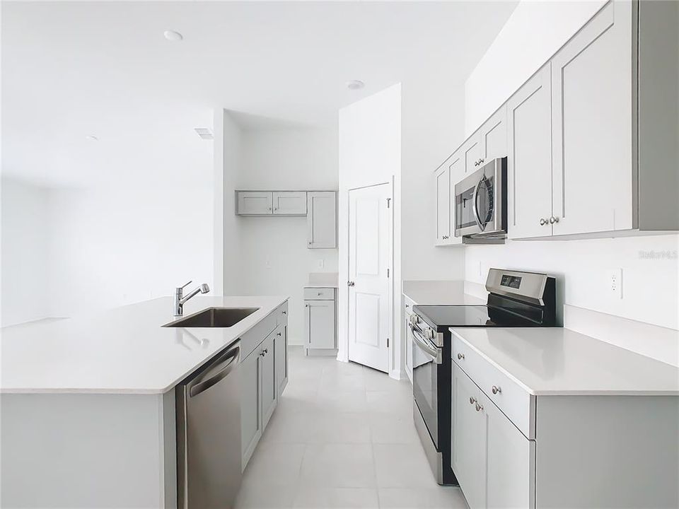 For Rent: $2,000 (3 beds, 2 baths, 1555 Square Feet)