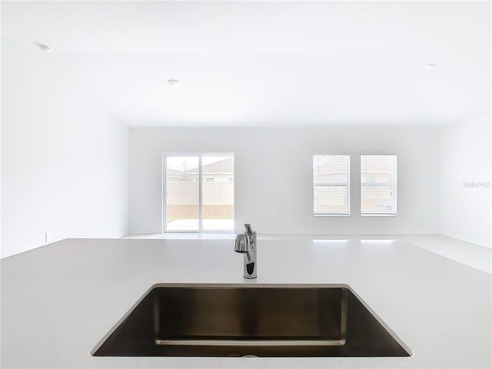 For Rent: $2,000 (3 beds, 2 baths, 1555 Square Feet)