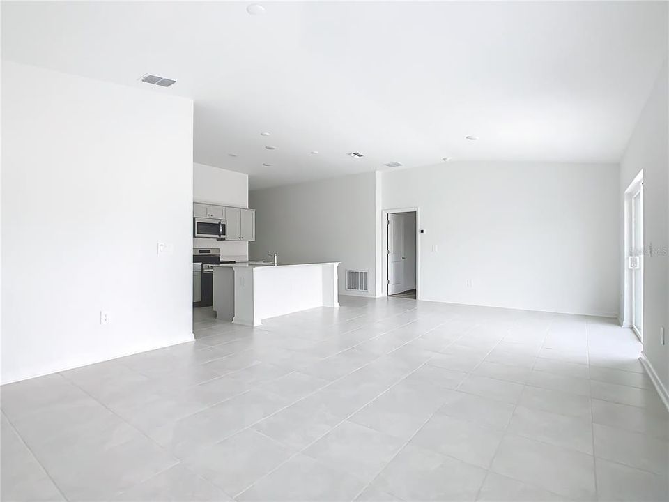 For Rent: $2,000 (3 beds, 2 baths, 1555 Square Feet)