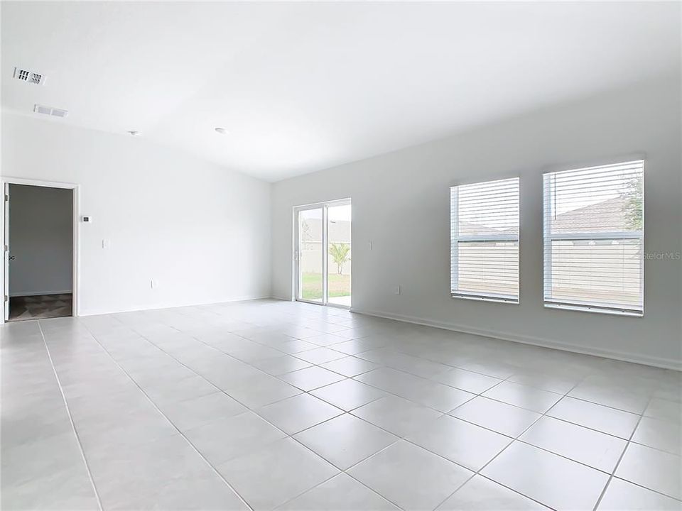 For Rent: $2,000 (3 beds, 2 baths, 1555 Square Feet)