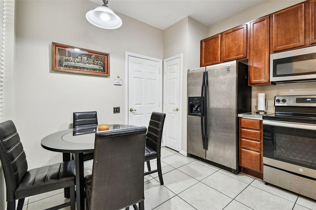 На продажу: $375,000 (2 спален, 2 ванн, 1731 Квадратных фут)