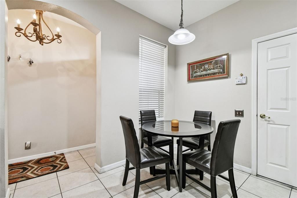 На продажу: $375,000 (2 спален, 2 ванн, 1731 Квадратных фут)