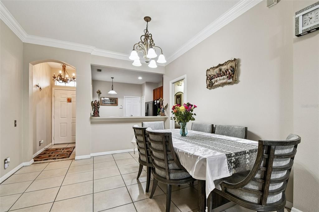 На продажу: $375,000 (2 спален, 2 ванн, 1731 Квадратных фут)