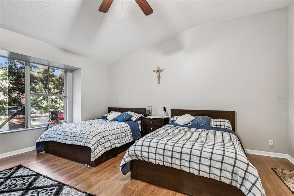 На продажу: $375,000 (2 спален, 2 ванн, 1731 Квадратных фут)