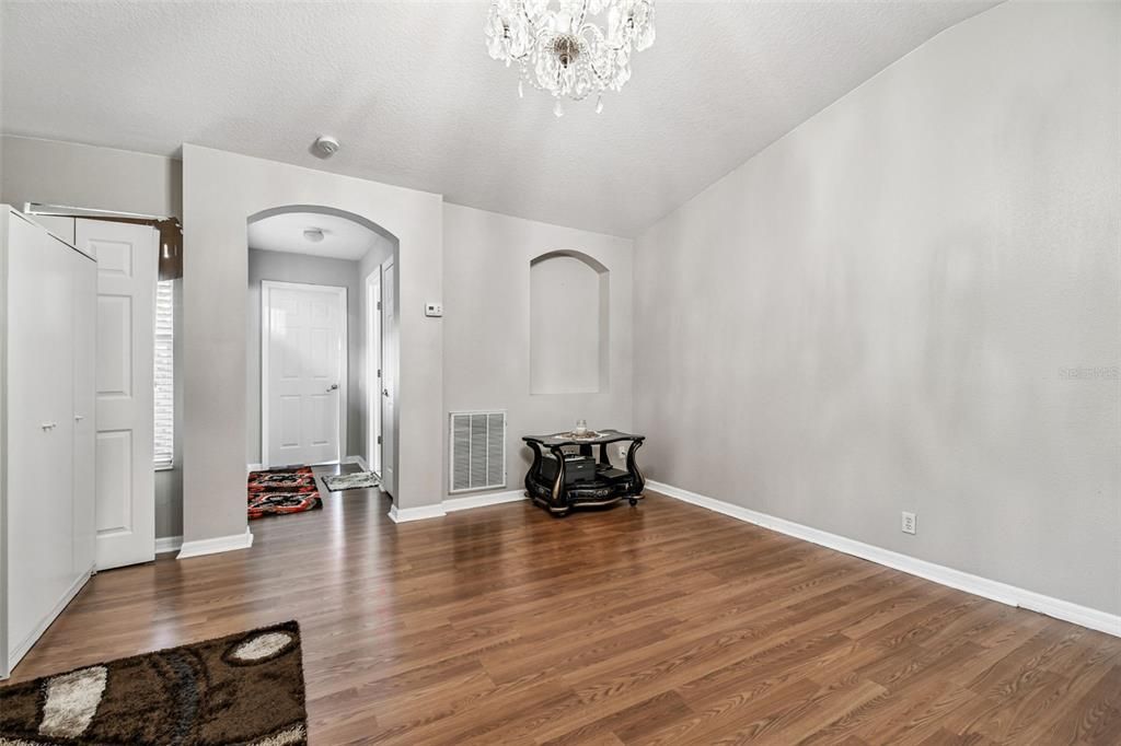 На продажу: $375,000 (2 спален, 2 ванн, 1731 Квадратных фут)