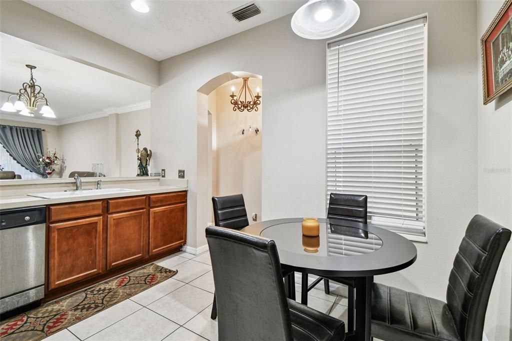 На продажу: $375,000 (2 спален, 2 ванн, 1731 Квадратных фут)