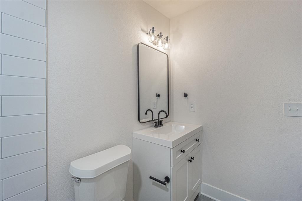 Active With Contract: $2,500 (3 beds, 2 baths, 1020 Square Feet)