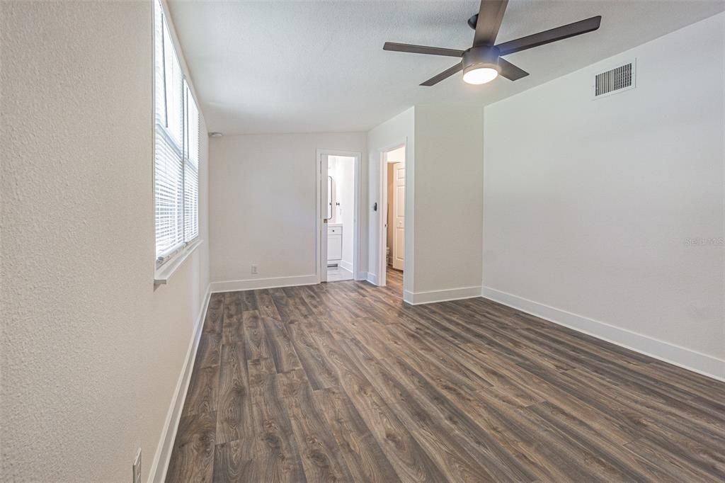 Active With Contract: $2,500 (3 beds, 2 baths, 1020 Square Feet)