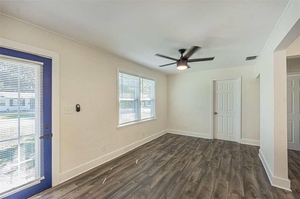 Active With Contract: $2,500 (3 beds, 2 baths, 1020 Square Feet)