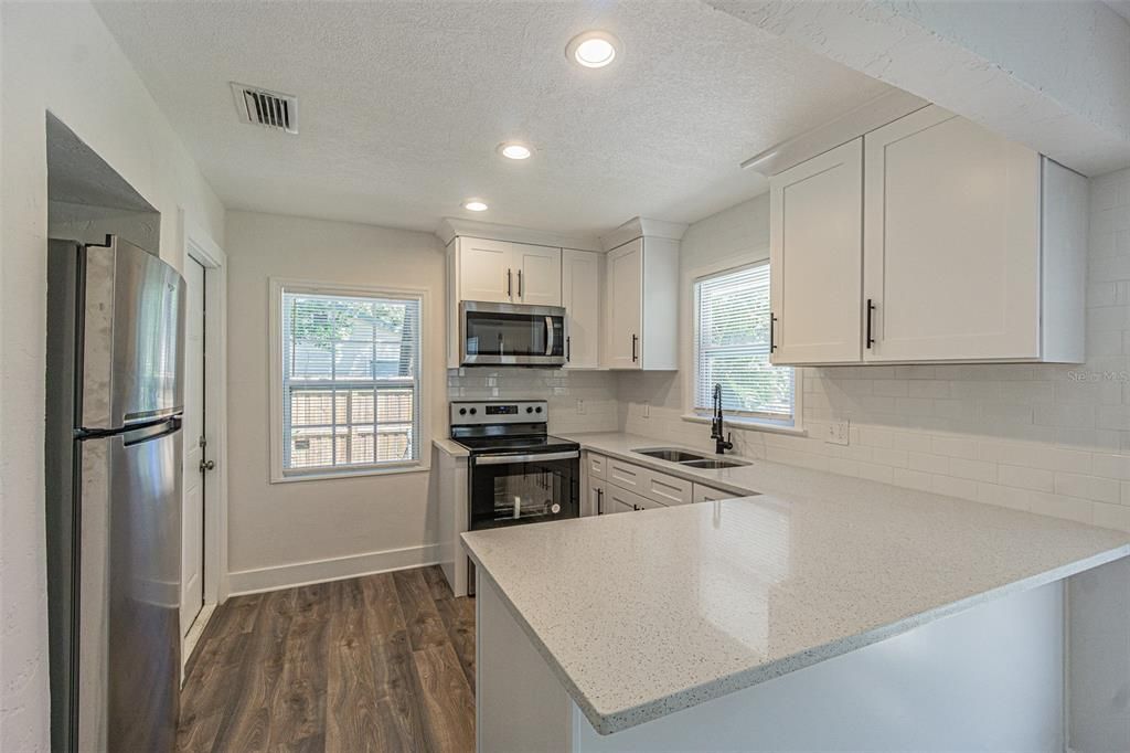 Active With Contract: $2,500 (3 beds, 2 baths, 1020 Square Feet)