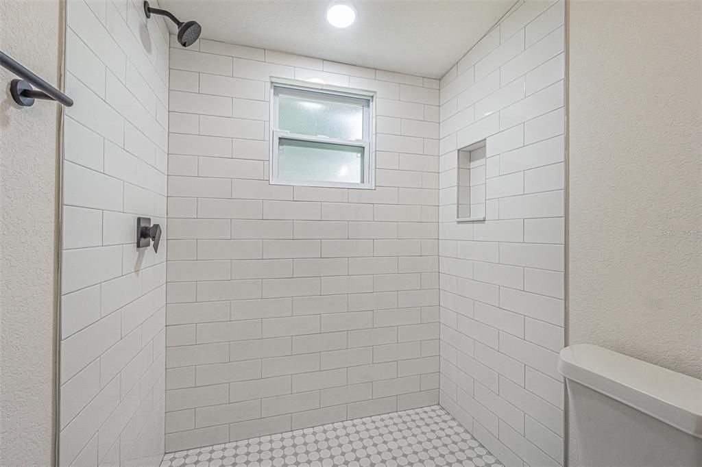 Active With Contract: $2,500 (3 beds, 2 baths, 1020 Square Feet)