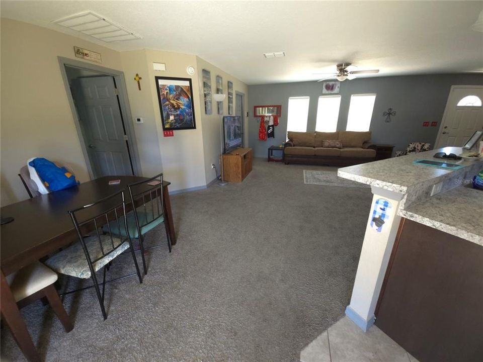 На продажу: $250,000 (3 спален, 2 ванн, 1390 Квадратных фут)