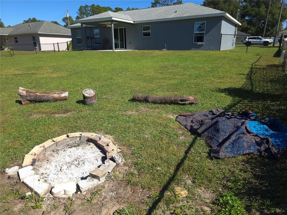 На продажу: $250,000 (3 спален, 2 ванн, 1390 Квадратных фут)