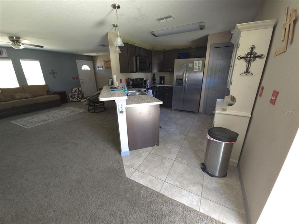 На продажу: $250,000 (3 спален, 2 ванн, 1390 Квадратных фут)