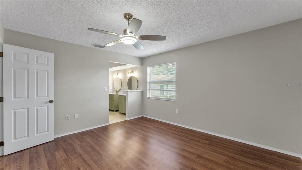 For Sale: $339,000 (4 beds, 2 baths, 1586 Square Feet)