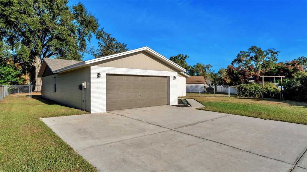 For Sale: $339,000 (4 beds, 2 baths, 1586 Square Feet)