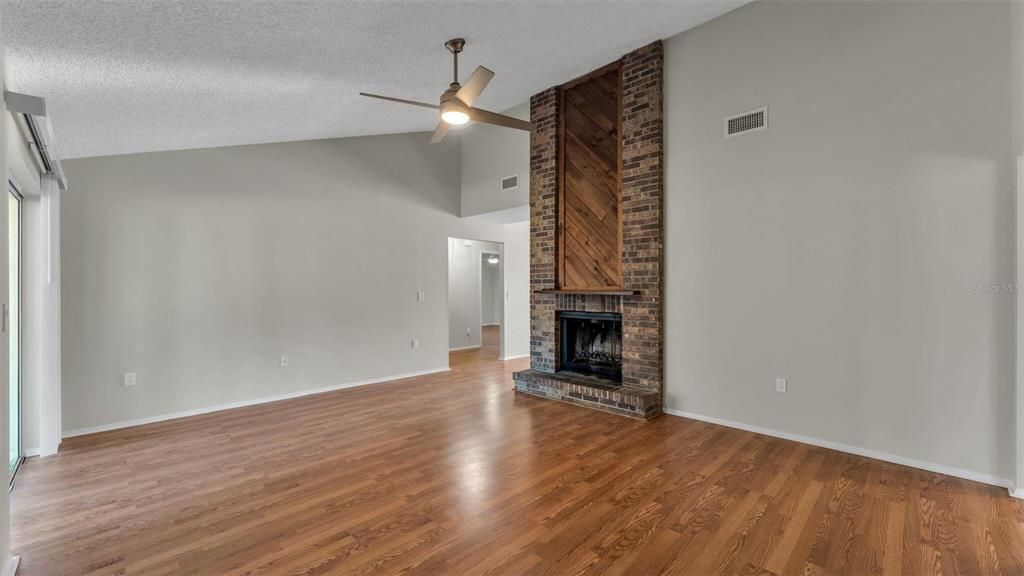 For Sale: $339,000 (4 beds, 2 baths, 1586 Square Feet)