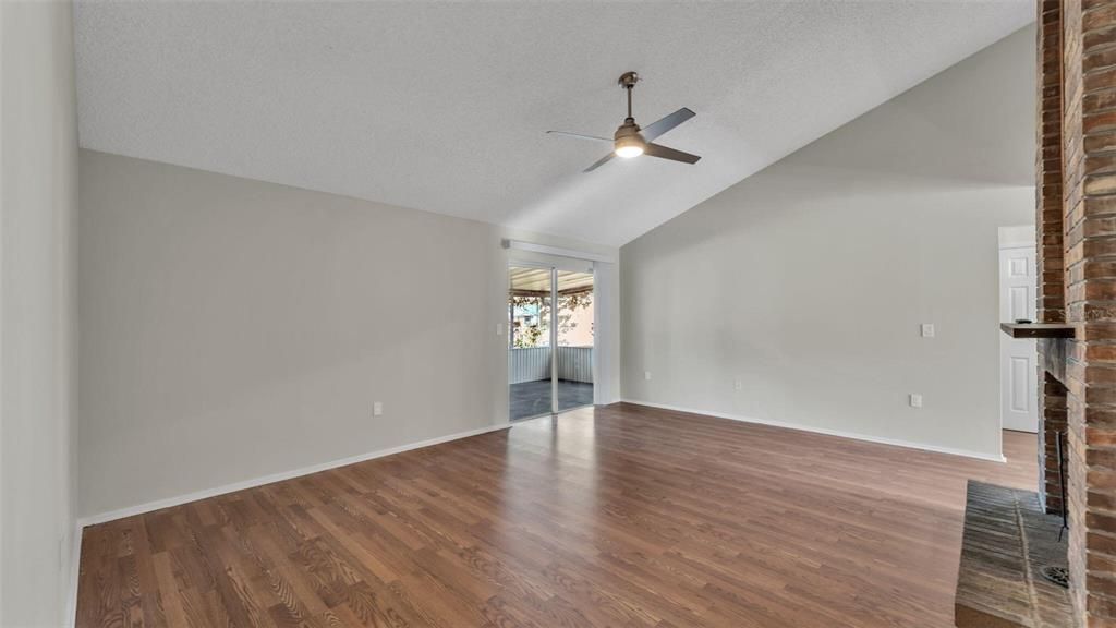 For Sale: $339,000 (4 beds, 2 baths, 1586 Square Feet)