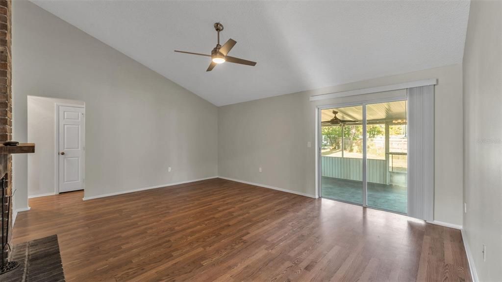 For Sale: $339,000 (4 beds, 2 baths, 1586 Square Feet)