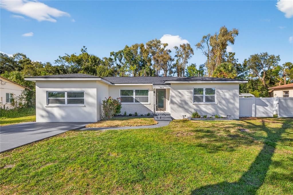 合同活跃: $423,900 (4 贝兹, 2 浴室, 1502 平方英尺)