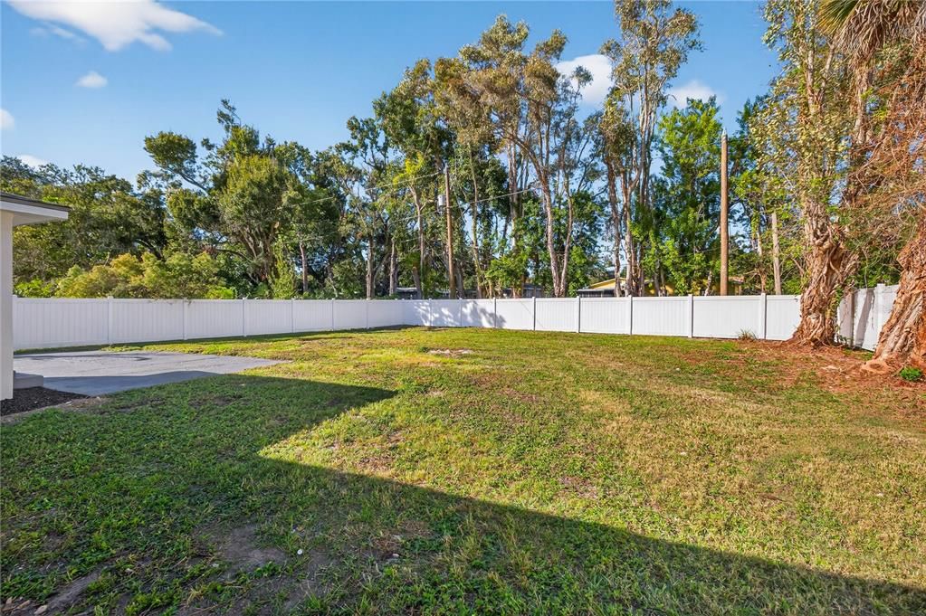 合同活跃: $423,900 (4 贝兹, 2 浴室, 1502 平方英尺)