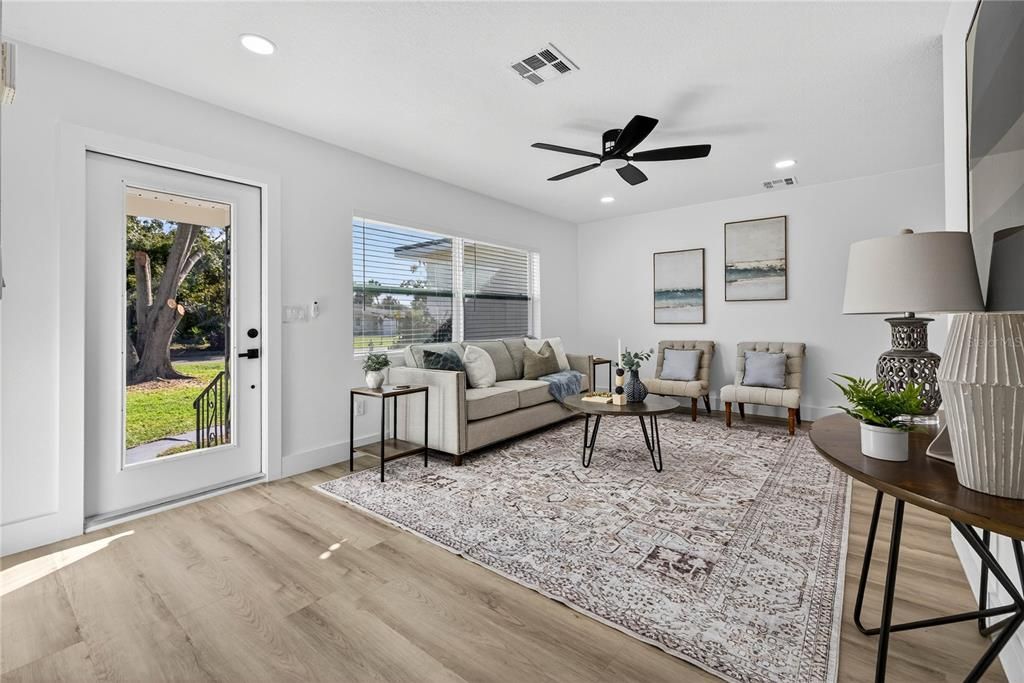 合同活跃: $423,900 (4 贝兹, 2 浴室, 1502 平方英尺)