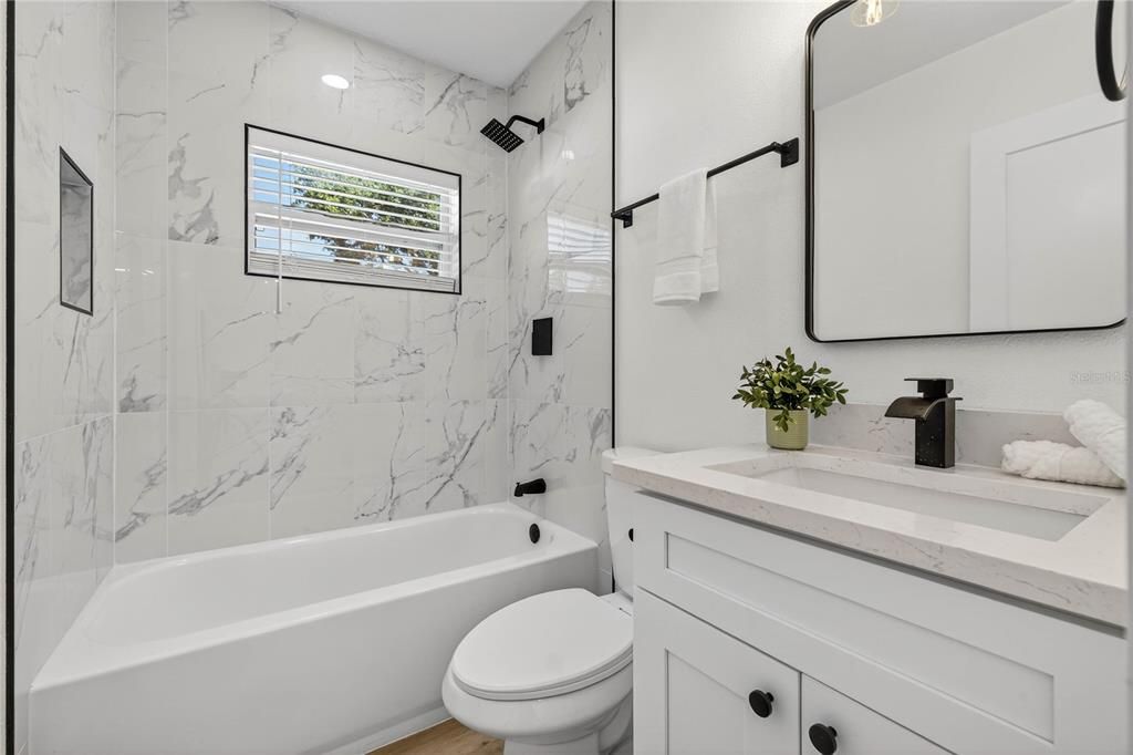 合同活跃: $423,900 (4 贝兹, 2 浴室, 1502 平方英尺)