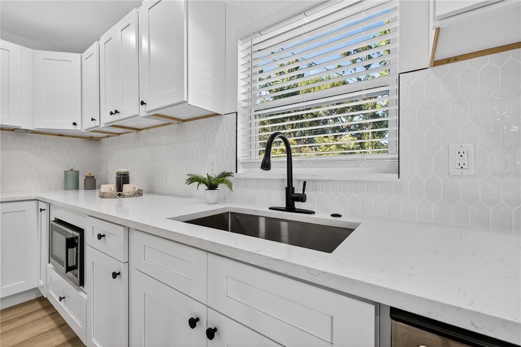 合同活跃: $423,900 (4 贝兹, 2 浴室, 1502 平方英尺)