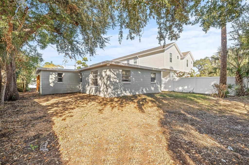 Active With Contract: $359,900 (4 beds, 2 baths, 1136 Square Feet)