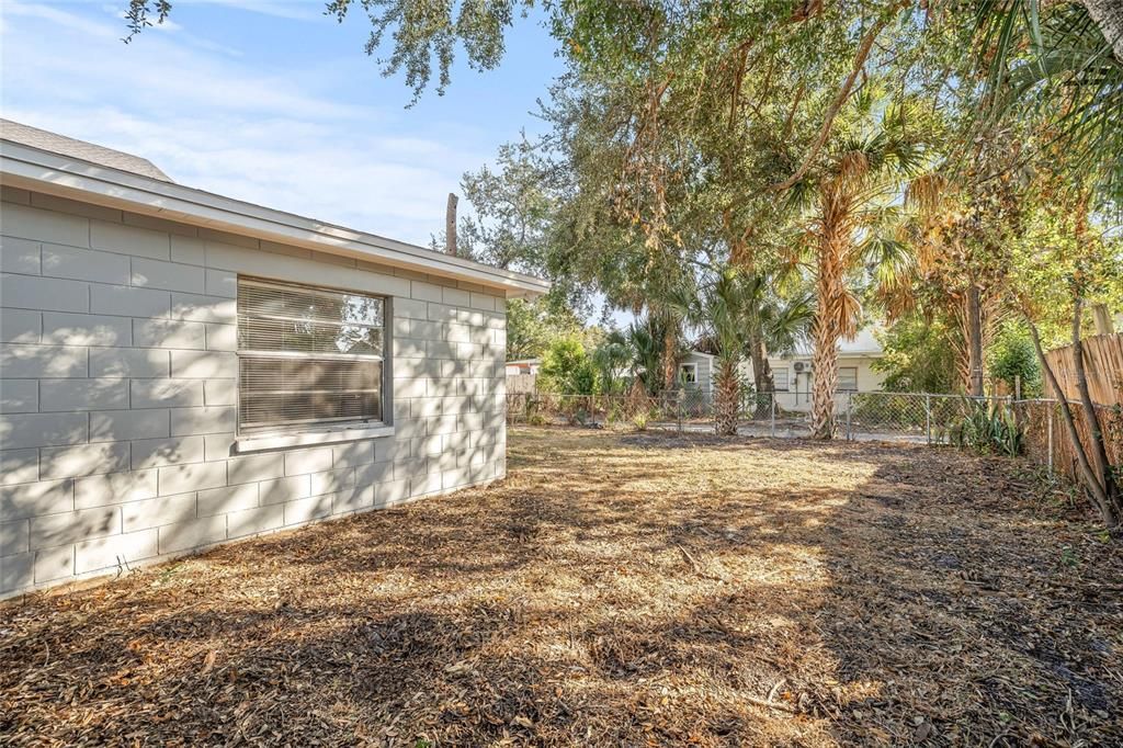 Active With Contract: $359,900 (4 beds, 2 baths, 1136 Square Feet)