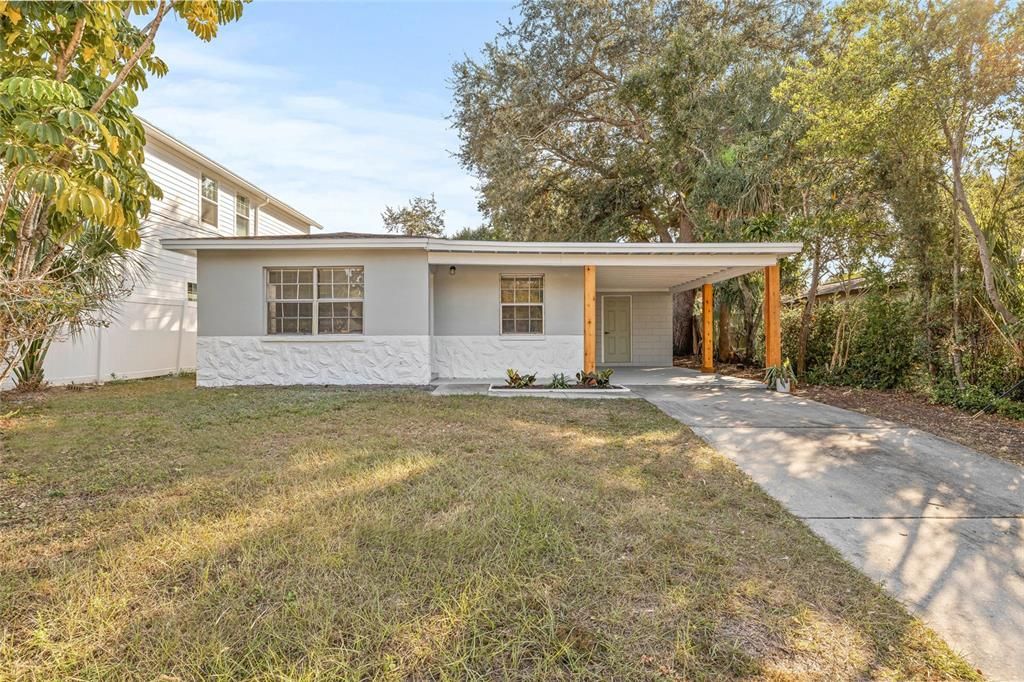 Active With Contract: $359,900 (4 beds, 2 baths, 1136 Square Feet)