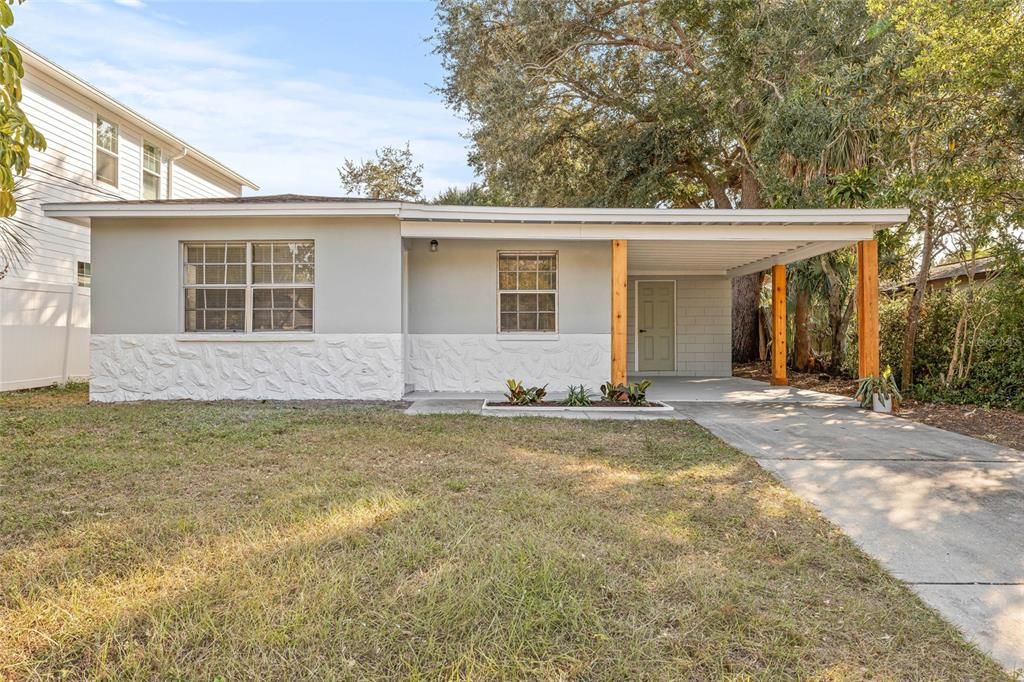Active With Contract: $359,900 (4 beds, 2 baths, 1136 Square Feet)