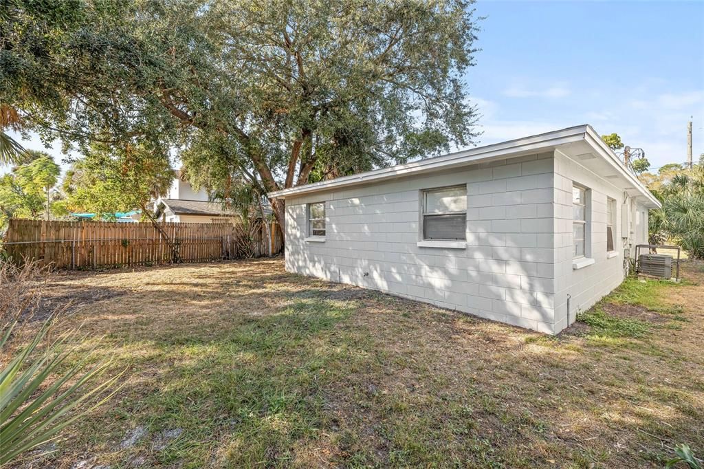 Active With Contract: $359,900 (4 beds, 2 baths, 1136 Square Feet)