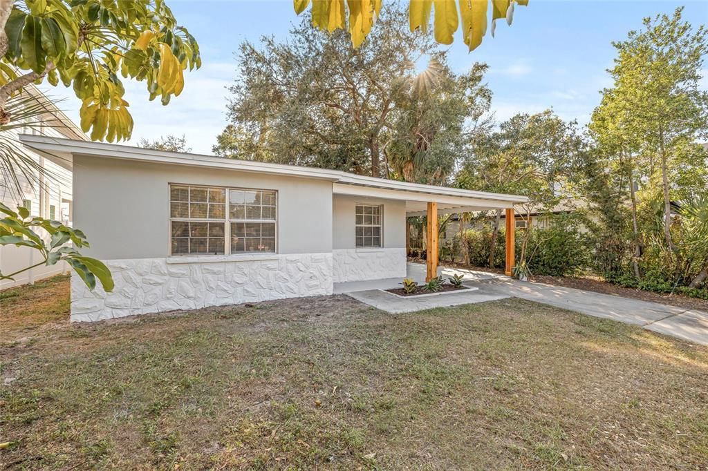 Active With Contract: $359,900 (4 beds, 2 baths, 1136 Square Feet)