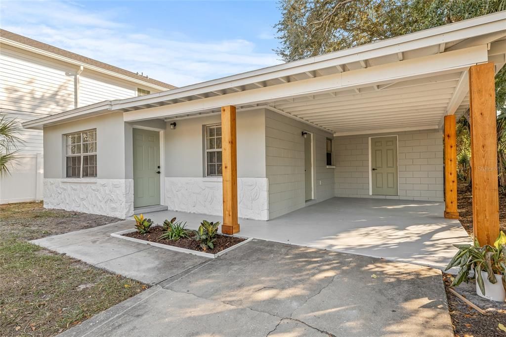 Active With Contract: $359,900 (4 beds, 2 baths, 1136 Square Feet)
