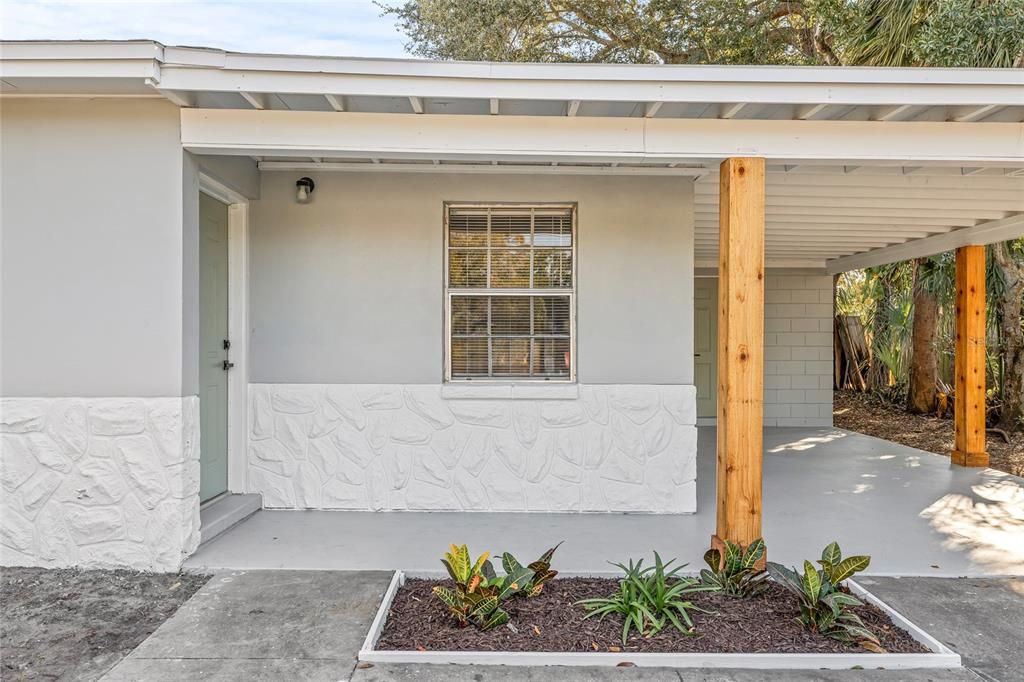 Active With Contract: $359,900 (4 beds, 2 baths, 1136 Square Feet)