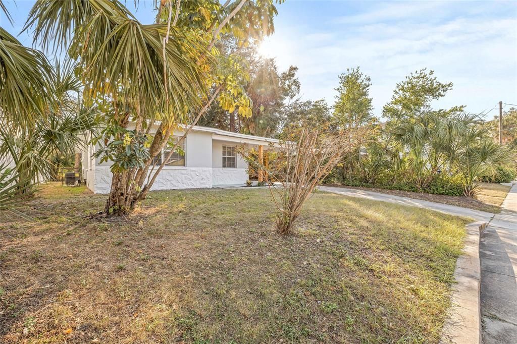 Active With Contract: $359,900 (4 beds, 2 baths, 1136 Square Feet)