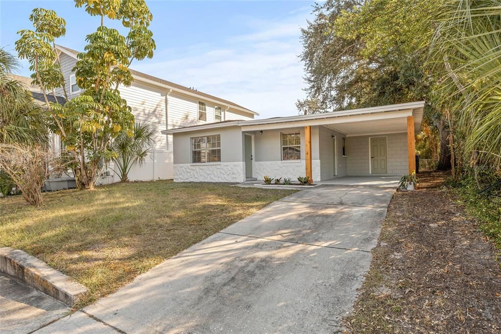 Active With Contract: $359,900 (4 beds, 2 baths, 1136 Square Feet)