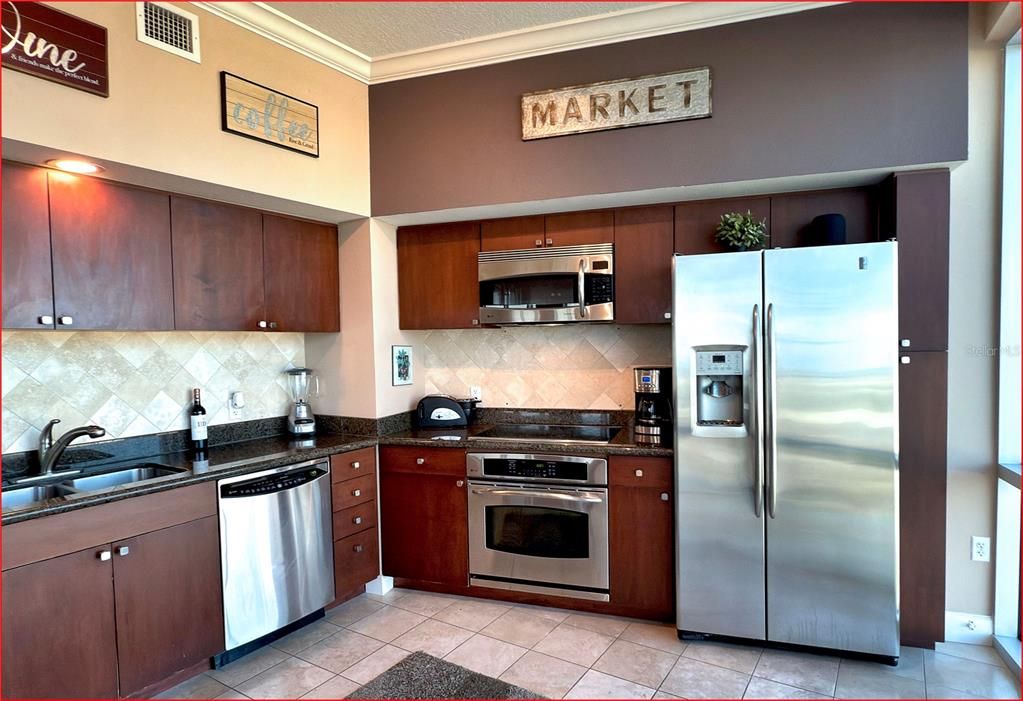 出租: $5,400 (2 贝兹, 2 浴室, 1700 平方英尺)