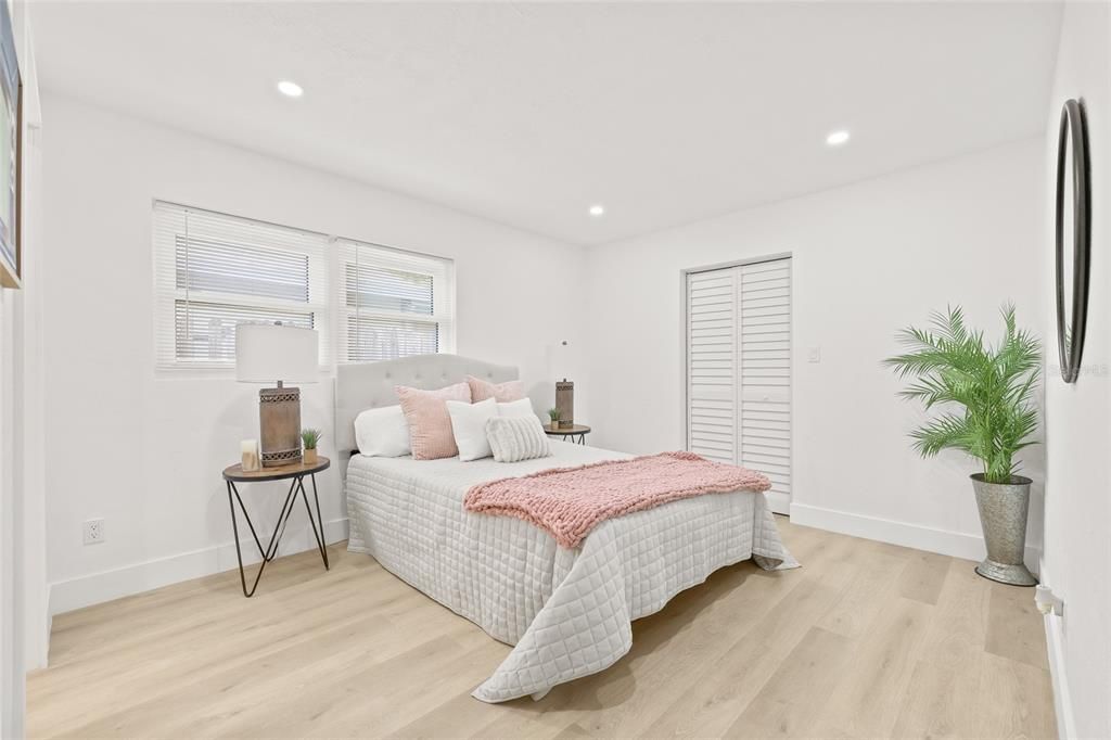 合同活跃: $429,900 (3 贝兹, 2 浴室, 1347 平方英尺)