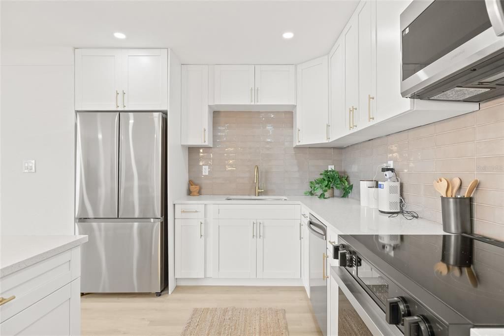 合同活跃: $429,900 (3 贝兹, 2 浴室, 1347 平方英尺)