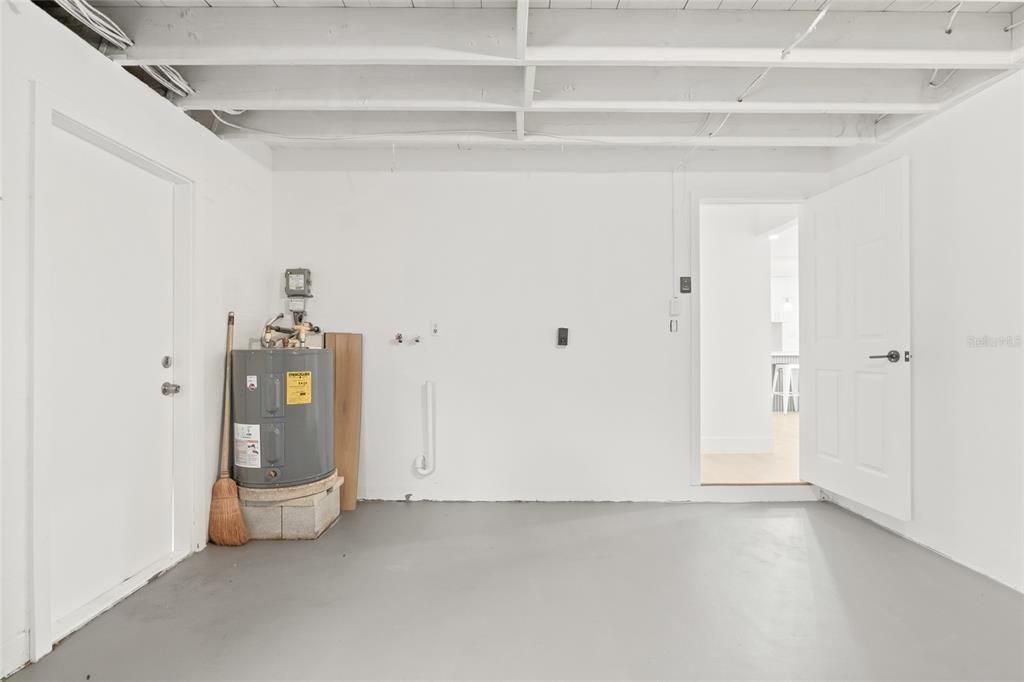 合同活跃: $429,900 (3 贝兹, 2 浴室, 1347 平方英尺)