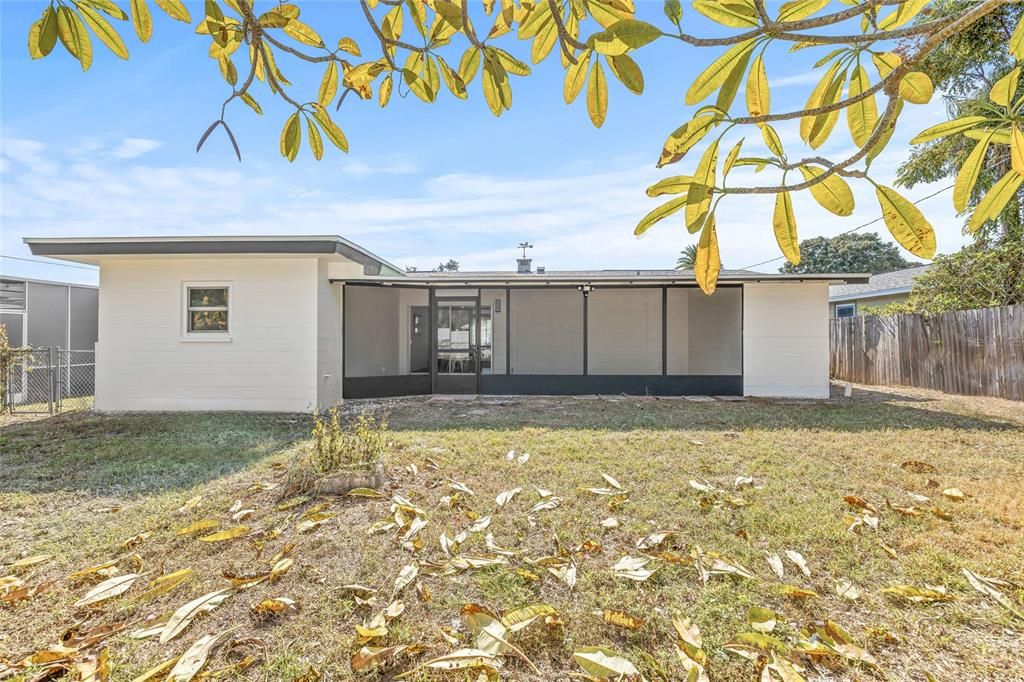 合同活跃: $429,900 (3 贝兹, 2 浴室, 1347 平方英尺)