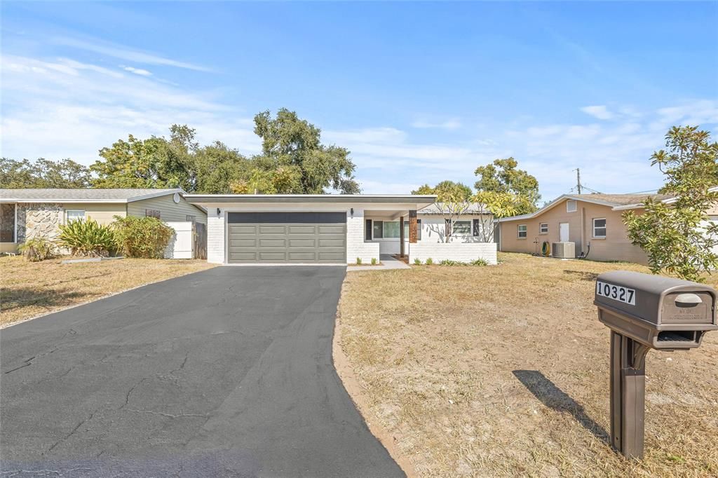 合同活跃: $429,900 (3 贝兹, 2 浴室, 1347 平方英尺)