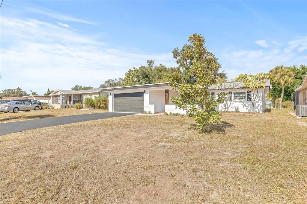 合同活跃: $429,900 (3 贝兹, 2 浴室, 1347 平方英尺)