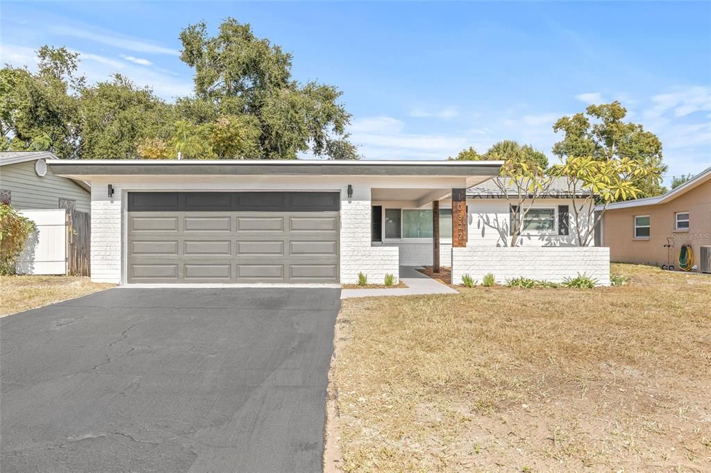 合同活跃: $429,900 (3 贝兹, 2 浴室, 1347 平方英尺)