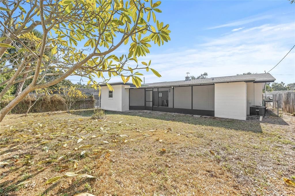 合同活跃: $429,900 (3 贝兹, 2 浴室, 1347 平方英尺)