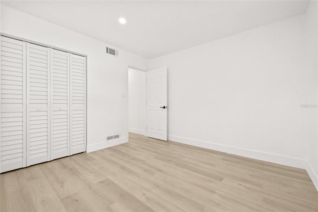 合同活跃: $429,900 (3 贝兹, 2 浴室, 1347 平方英尺)