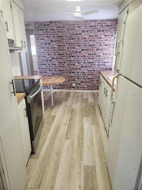 Под контрактом: $105,000 (2 спален, 2 ванн, 864 Квадратных фут)