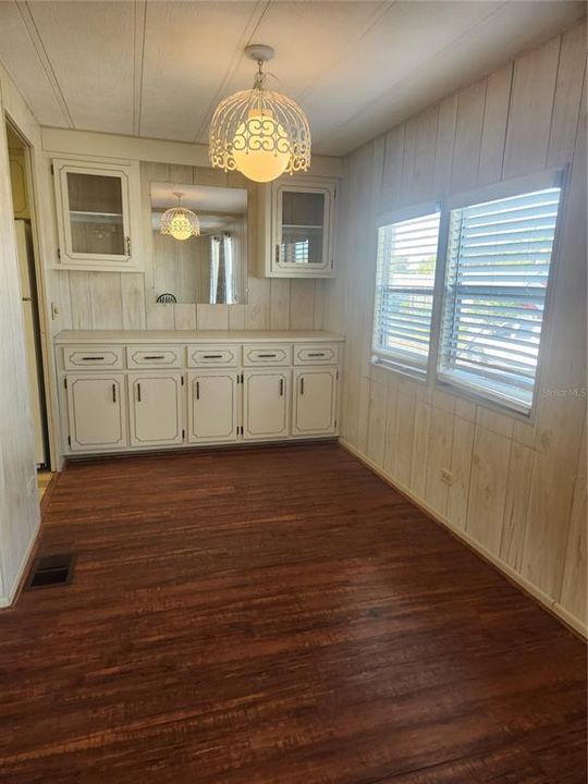 Под контрактом: $105,000 (2 спален, 2 ванн, 864 Квадратных фут)